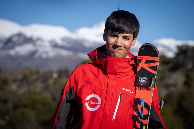 “Mi sueño es competir en una Copa del Mundo y en los Juegos Olímpicos”, expresó Cristóbal Rodríguez Reggiani, el joven esquiador de San Martín de los Andes que ya se destacó en torneos de Francia y Andorra. “Mi sueño es competir en una Copa del Mundo y en los Juegos Olímpicos”, expresó Cristóbal Rodríguez Reggiani, el joven esquiador de San Martín de los Andes que ya se destacó en torneos de Francia y Andorra.
