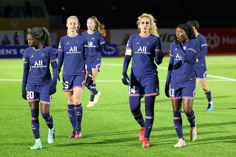 Aminata Diallo (#20) est&aacute; acusada de participar del brutal ataque a su compa&ntilde;era del PSG, Kheira Hamraoui (#14).