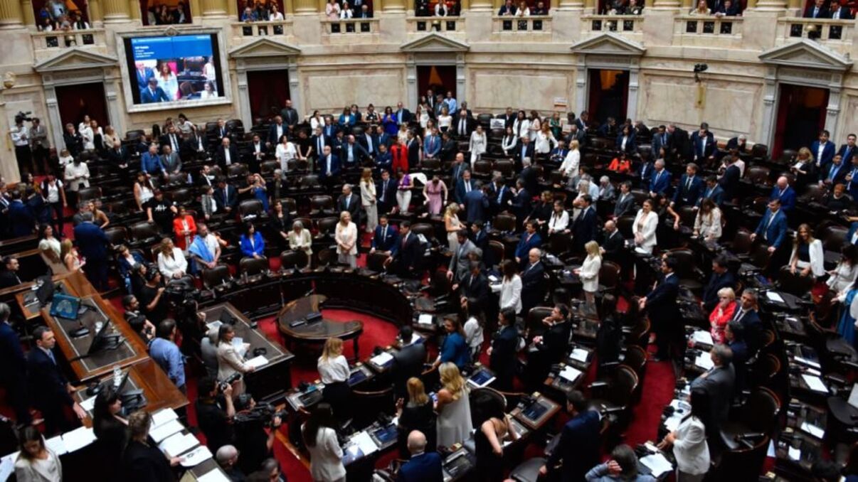Durante el verano el Poder Legislativo puede volver a funcionar, pero la Constitución establece que sólo puede hacerlo a partir de una convocatoria del Poder Ejecutivo.