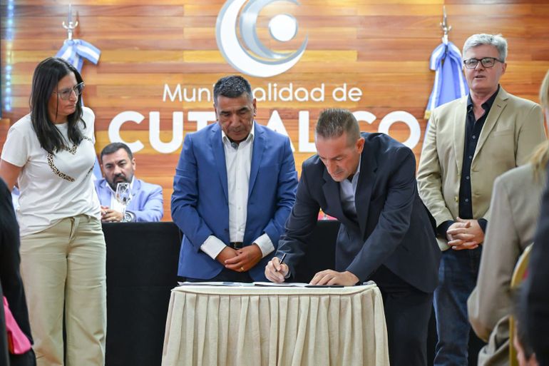 Cutral Co y Plaza Huincul tendrán su centro oncológico: firmaron el contrato para la obra