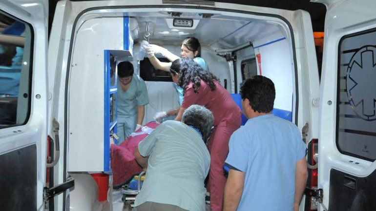 Le tiró agua hirviendo a su esposa porque le pidió respetar el luto por la muerte de su madre