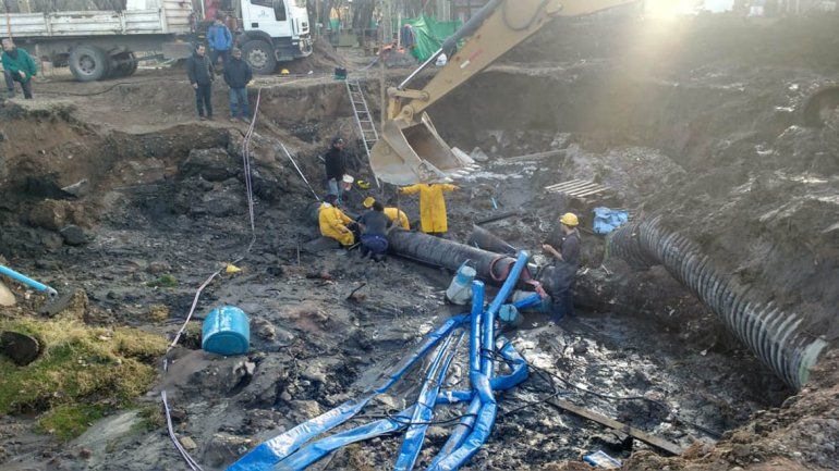 Montaje complicado: el agua podría volver recién a la madrugada