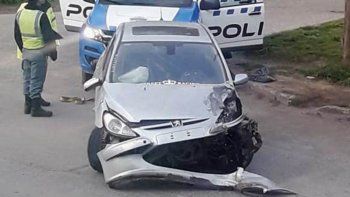 borracho, un policia choco con su auto a una camioneta borracho, un policia choco con su auto a una camioneta