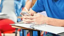 El gobierno provincial reglamentó el uso de celulares en las escuelas de Neuquén. El gobierno provincial reglamentó el uso de celulares en las escuelas de Neuquén.