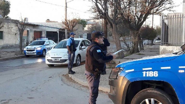 El joven abandonó el Peugeot 408 en el barrio Aeroparque.