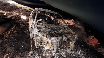 misterio: aparecio un auto en llamas en las bardas de cuenca xvi misterio: aparecio un auto en llamas en las bardas de cuenca xvi