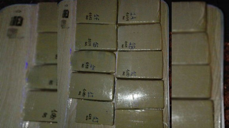 Atraparon a un joven que llevaba en su auto 10 kilos de marihuana