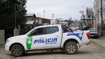 La policía en la escena del crimen. La policía en la escena del crimen.