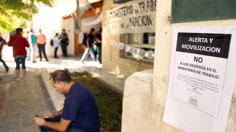 Denuncian al menos 25 despidos en organismos públicos nacionales