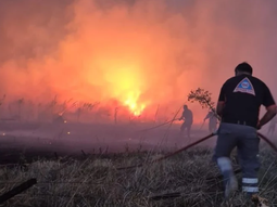 Hubo evacuados porque el humo era muy intenso, indicaron las autoridades. Hubo evacuados porque el humo era muy intenso, indicaron las autoridades.