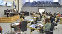 La Cámara de Diputados y Diputadas de La Pampa, paralizada por la negativa opositora a tratar una ley de Aporte Solidario Extraordinario. La Cámara de Diputados y Diputadas de La Pampa, paralizada por la negativa opositora a tratar una ley de Aporte Solidario Extraordinario.