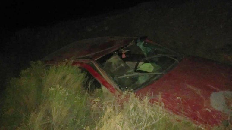 Esquivó un pozo en la Ruta 7, perdió el control, dio cuatro tumbos y se salvó de milagro