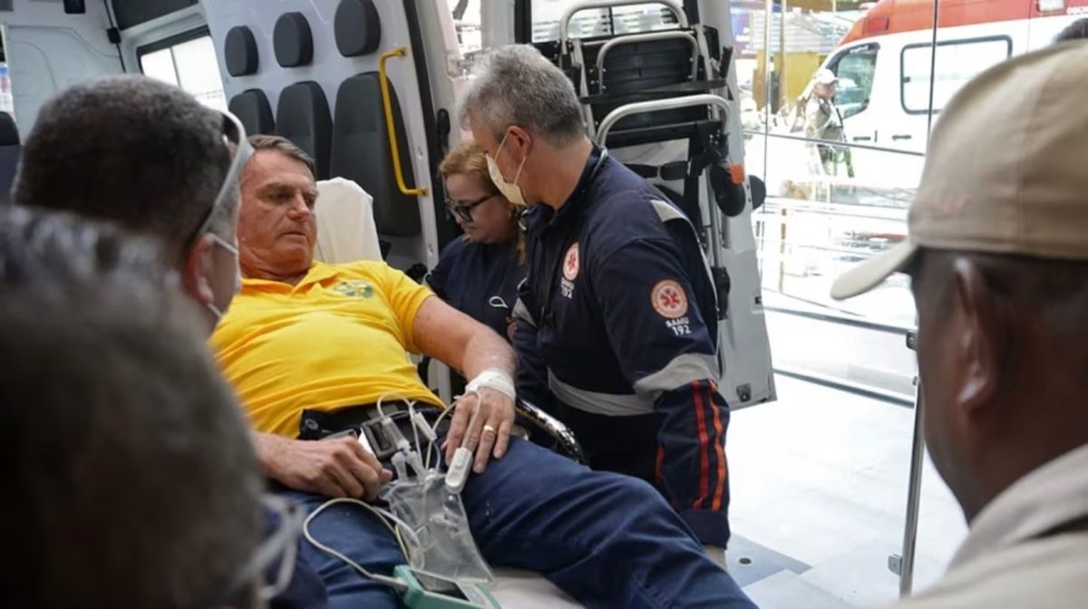 Internaron de urgencia a Jair Bolsonaro: lo trasladaron en helicóptero