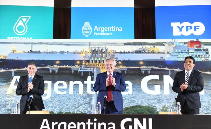 YPF y Petronas esperan la ley para avanzar en una megainversión para producir GNL en Argetina. YPF y Petronas esperan la ley para avanzar en una megainversión para producir GNL en Argetina.