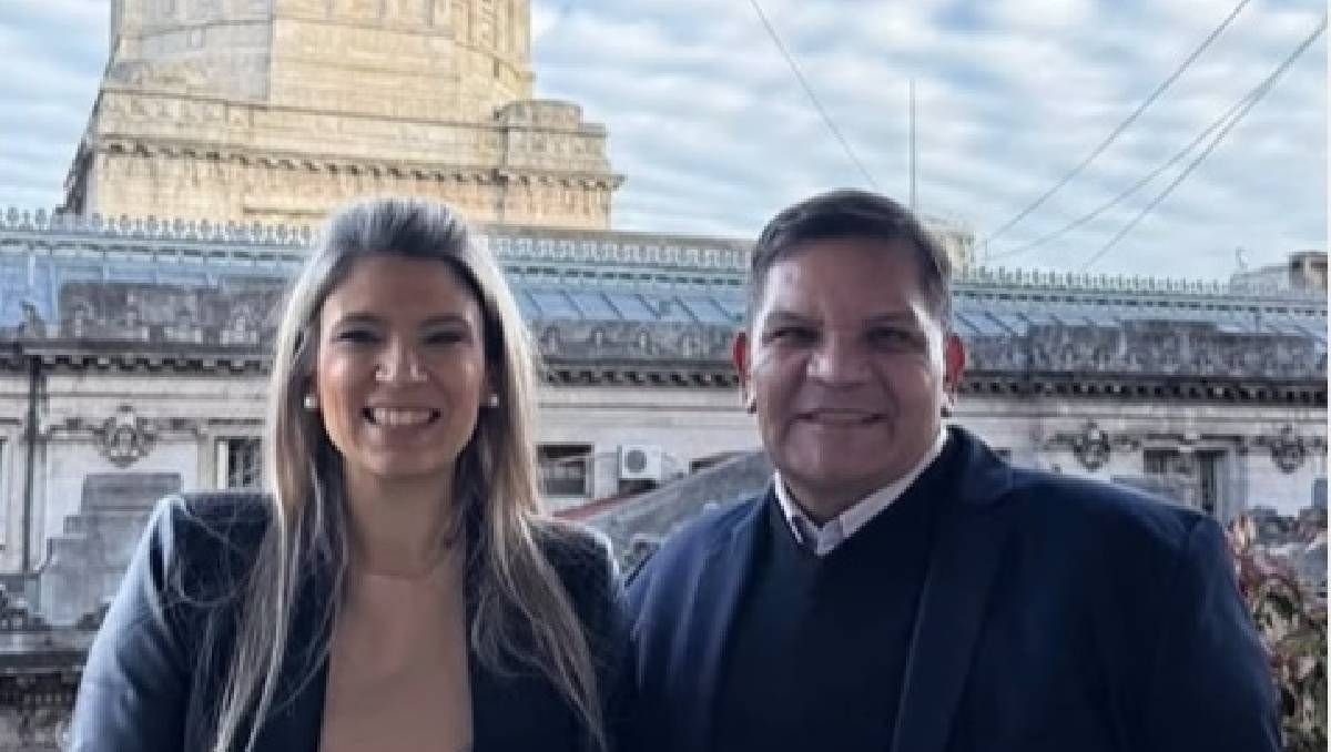 Nadia Márquez y el concejal César Pérez de Cutral Co.