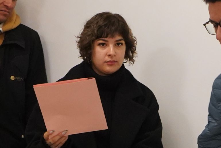 Adriana Domínguez, recibió más de $10 millones, y fue despedida de su trabajo cuando se enteraron de que participó de la estafa. Adriana Domínguez, recibió más de $10 millones, y fue despedida de su trabajo cuando se enteraron de que participó de la estafa.