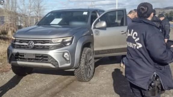 El momento en que la Policía de Chubut detenía a los hermanos Massini.