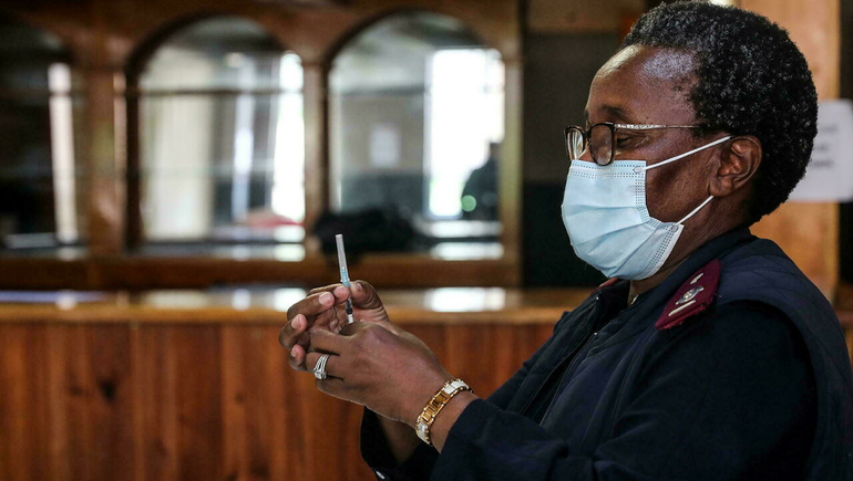 Ómicron: más infecciones y menor riesgo de muerte