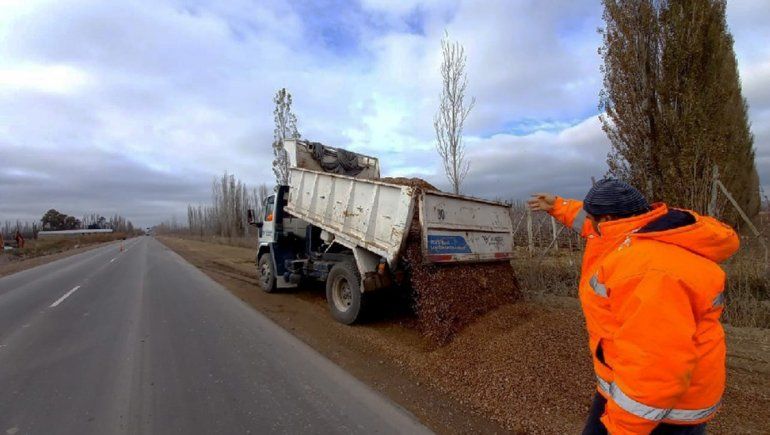 Repavimentan y suman cartelería a la Ruta 65