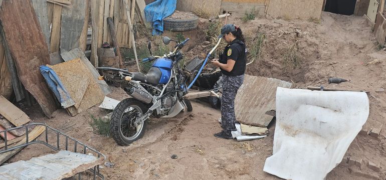 Otra de las motos recuperadas por el Departamento de Sustracción de Automotores. Otra de las motos recuperadas por el Departamento de Sustracción de Automotores.