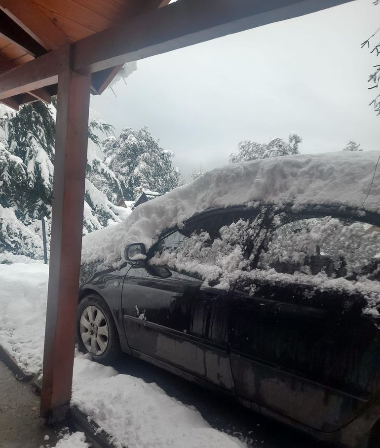 La acumulación de nieve en Meliquina ya alcanza los 70 centímetros. La acumulación de nieve en Meliquina ya alcanza los 70 centímetros.