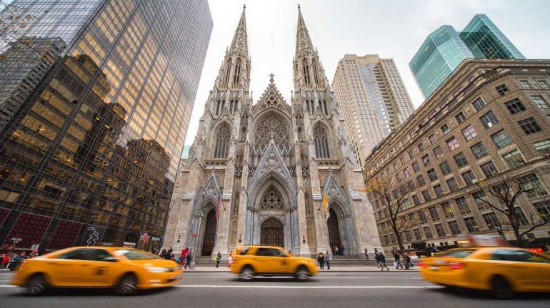 Efecto Notre Dame: arrestaron a un hombre que entró con nafta en la Catedral de Nueva York
