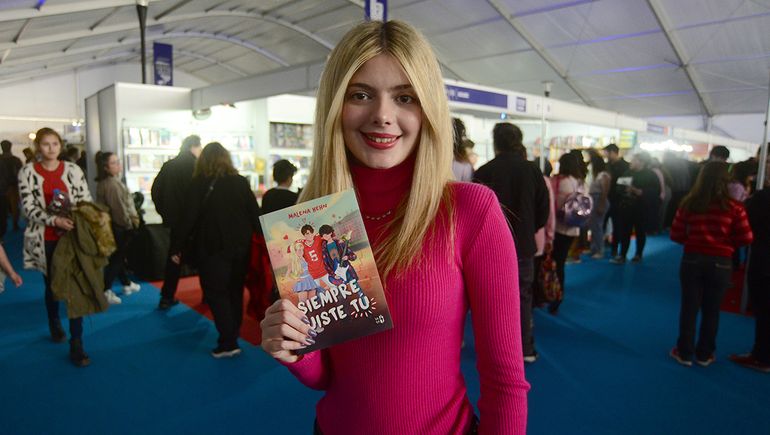 En 2021 comenzó a hacer contenido literario para sus redes sociales bajo el nombre de Male Loves Books (@malelovesbooks). En TikTok tiene más de 173 mil seguidores y más de 4 millones de Me Gusta. En 2021 comenzó a hacer contenido literario para sus redes sociales bajo el nombre de Male Loves Books (@malelovesbooks). En TikTok tiene más de 173 mil seguidores y más de 4 millones de Me Gusta.