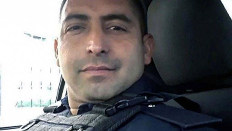 Un chico apuñaló a un policía en una comisaría