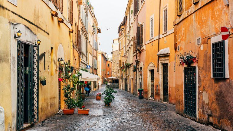 Roma multará a las personas que tiren el tapaboca en las calles