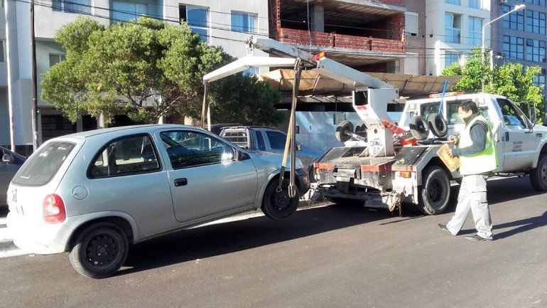 Vecinos dormilones tienen tiempo hasta las 9 para retirar los autos del nuevo corredor