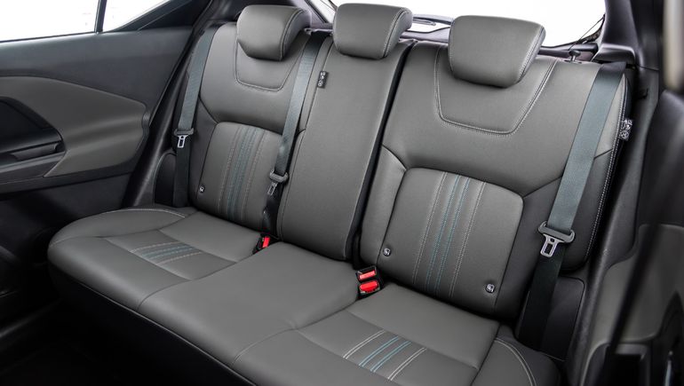 Nissan Kait. Nissan Kait.