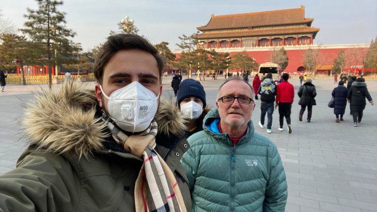 Inaki y su familia recorren las pocas atracciones p&uacute;blicas habilitadas en la ciudad.
