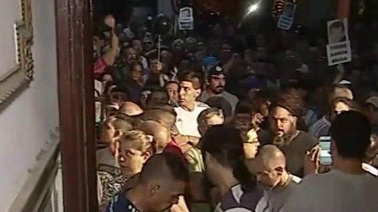 Destrozan comisaría tras la muerte del joven baleado por motochorros