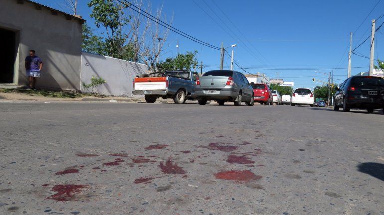 Asesinaron a un joven de diez puñaladas en plena calle