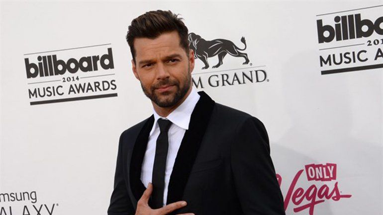 El cantante interpretará a la pareja del famoso modisto italiano.