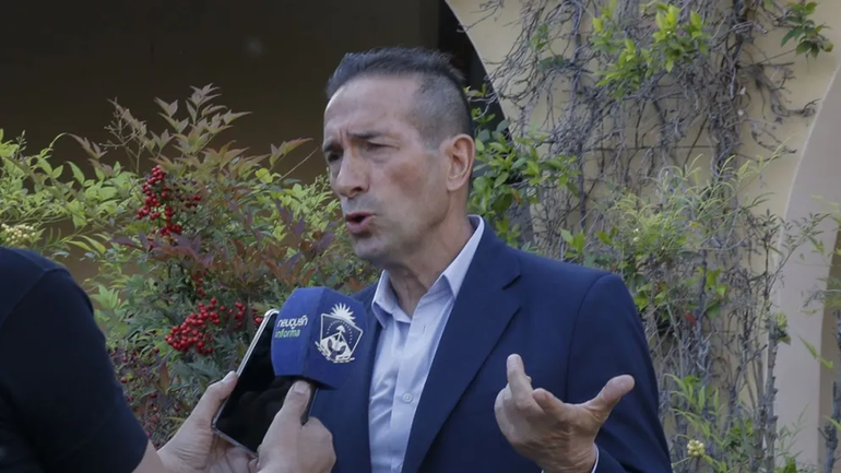 El ministro de Gobierno, Jorge Tobares, envió una nota a los abogados de las comunidades para armar una mesa de diálogo y poner fin al desalojo. El ministro de Gobierno, Jorge Tobares, envió una nota a los abogados de las comunidades para armar una mesa de diálogo y poner fin al desalojo.