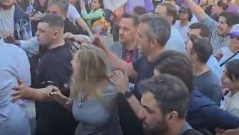 Corridas y empujones: Karina Milei fue evacuada en el cierre de campaña en Corrientes