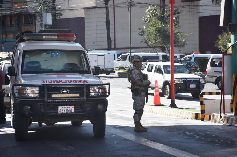 El gobierno de Luis Arce decidió militarizar las estaciones de servicio en Bolivia. El gobierno de Luis Arce decidió militarizar las estaciones de servicio en Bolivia.