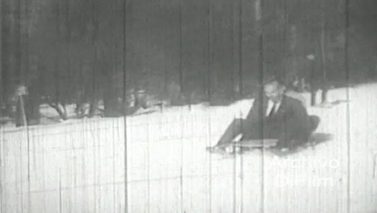 Don Felipe, bajando en trineo, antes del Golpe