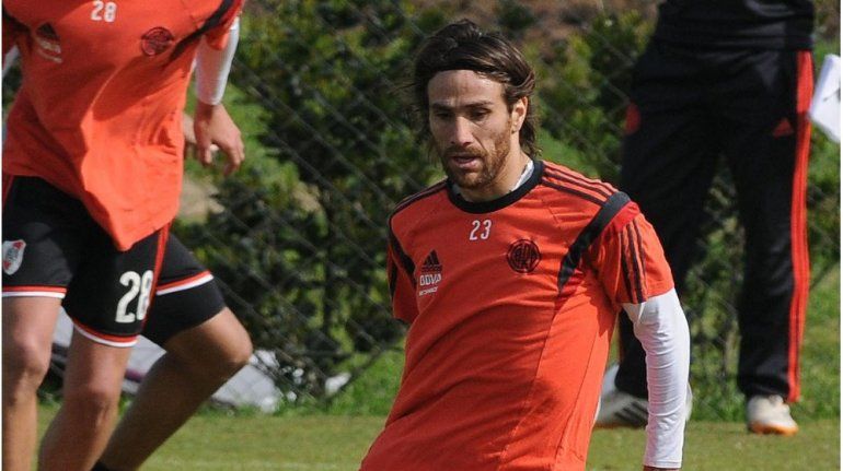 Un referente por otro en River: entra Ponzio, sale Lucho