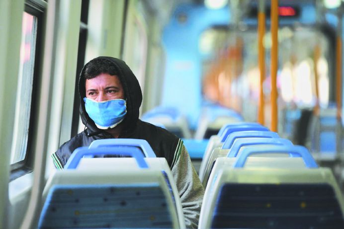 El Ministerio de Transporte habló del aumento de los casos de COVID.