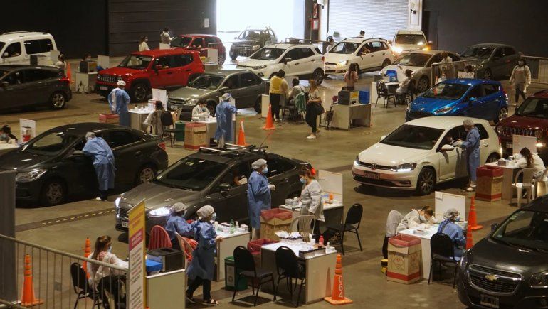 En el país se registraron 184 muertes y 6.064 nuevos casos de COVID