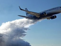 El gigante que combate el fuego desde el aire. El gigante que combate el fuego desde el aire.