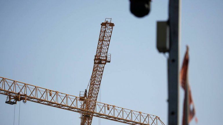 Viral: murió una influencer al caer de una grúa mientras grababa un video