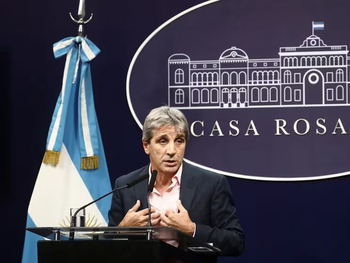 Por la inflación, Luis Toto Caputo, frenó los planes aumentos del gas de la Secretaría de Energía