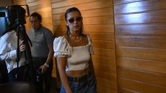 El joven la denunció formalmente por retención indebida y abuso de confianza.