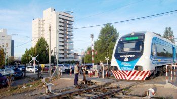 firman acuerdo para reactivar el tren urbano entre roca y senillosa firman acuerdo para reactivar el tren urbano entre roca y senillosa