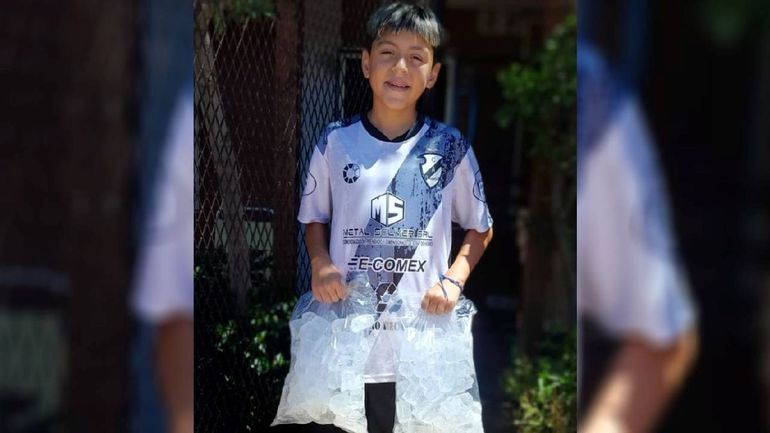 Tiene 11 años, su papá está sin laburo y vende hielo para viajar de Cutral Co a Cipo a atajar en Pillma