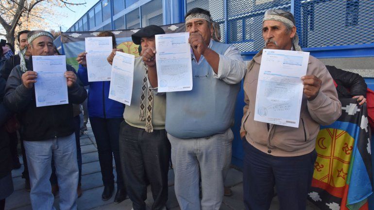 Un sector de la comunidad mapuche llegó a Talero y Córdoba con un petitorio para las autoridades de YPF.