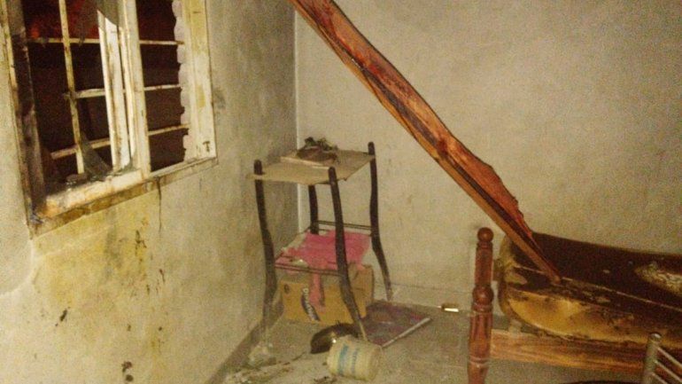 Dos policías rescataron a un adolescente de las llamas